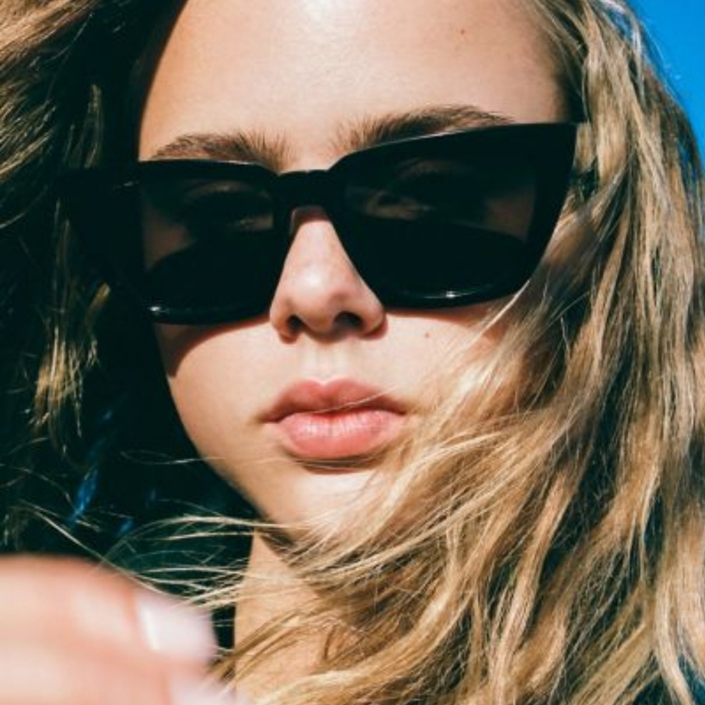 Urban Outfitters Carson Chunky Rectangle Sunglasses
